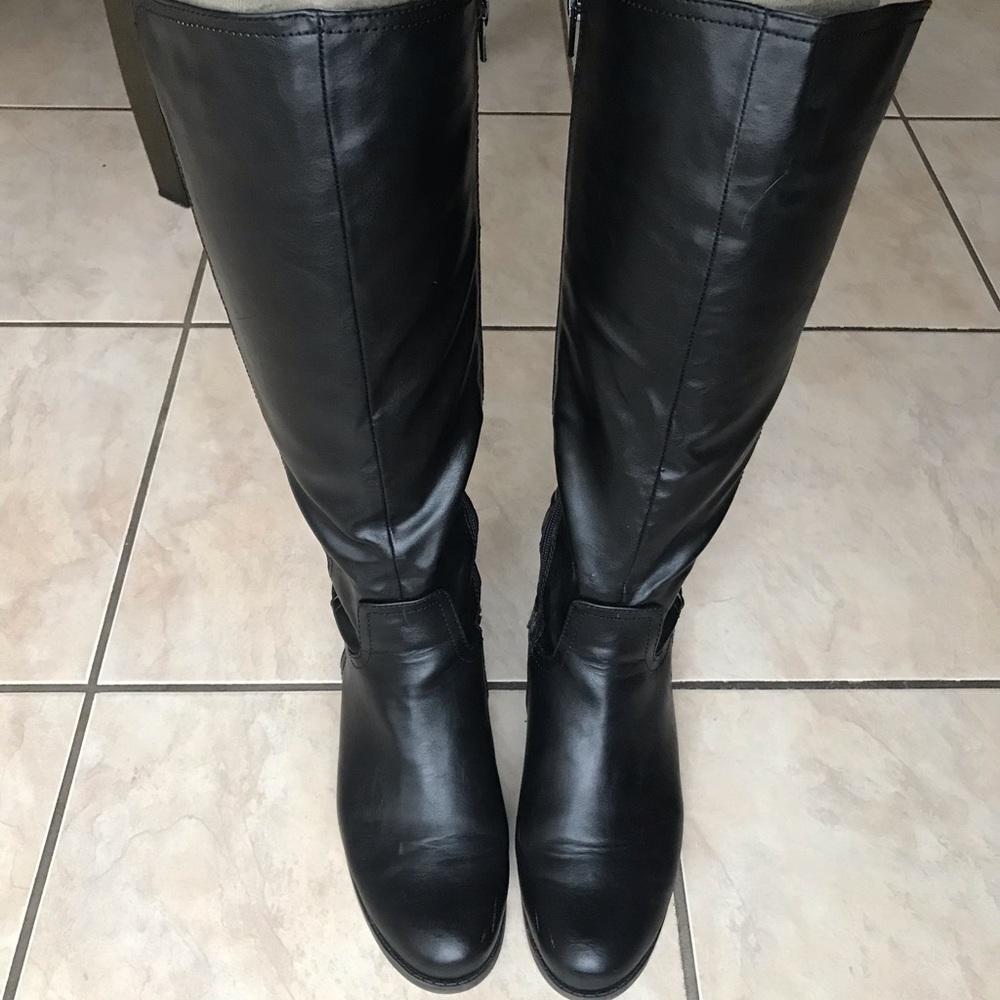Boots - Picture 3 of 8